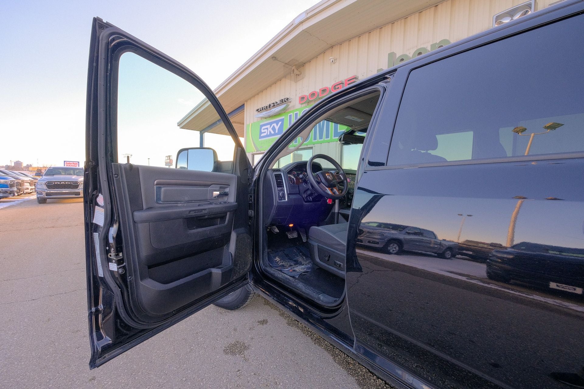 2023 RAM 1500 Classic SLT Crew Cab 4x4 5'7' Box