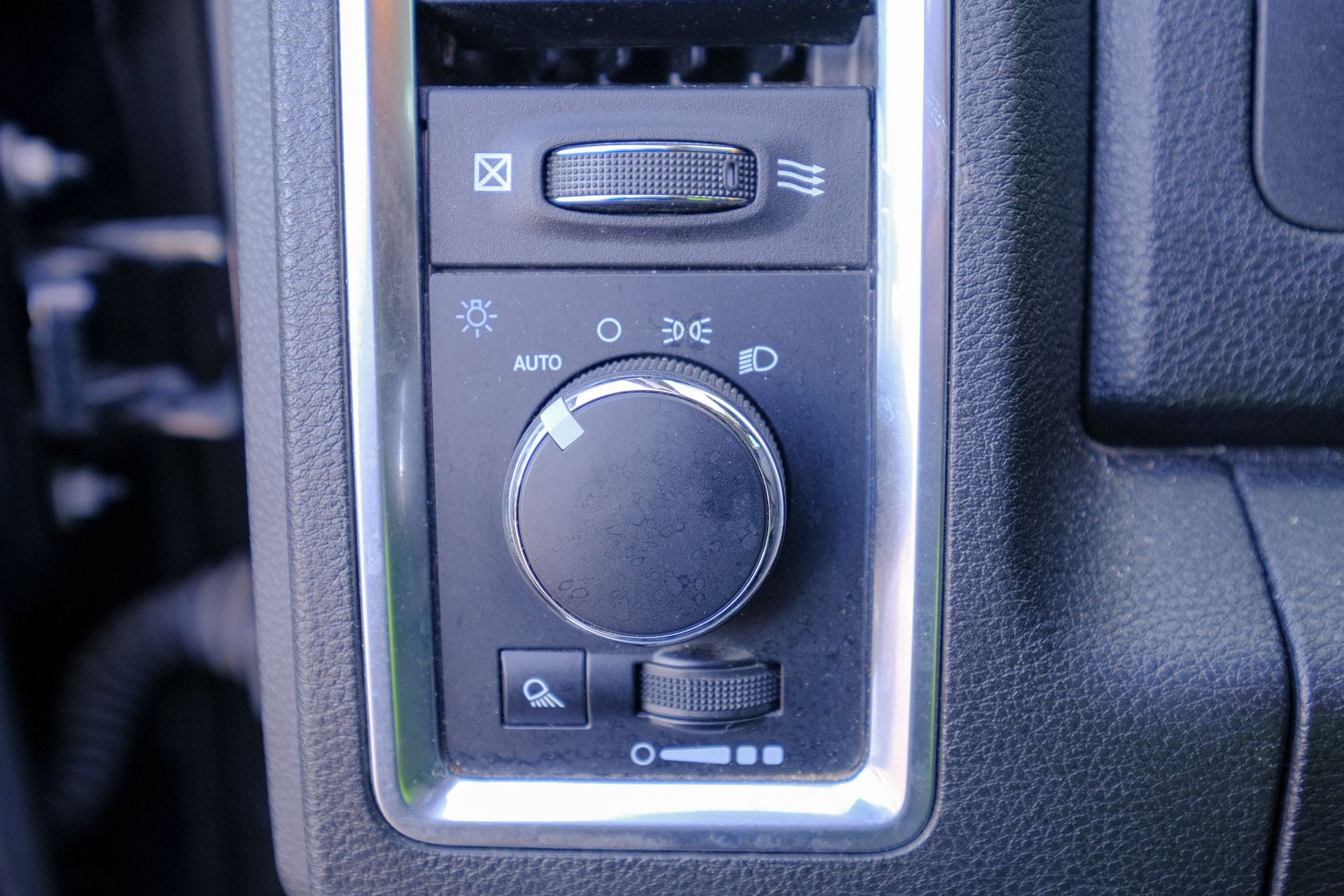 2023 RAM 1500 Classic SLT Crew Cab 4x4 5'7' Box