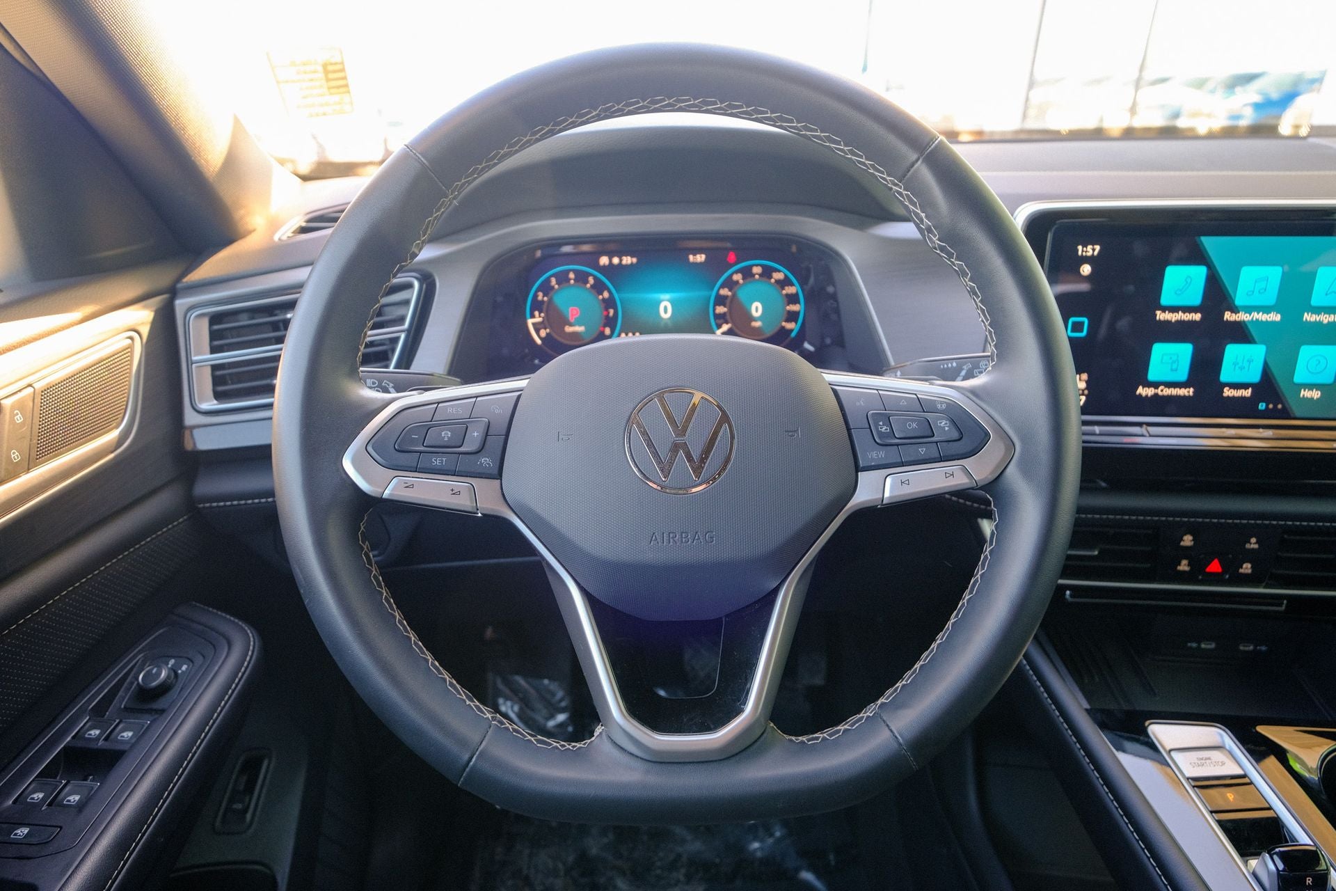 2025 Volkswagen Atlas Cross Sport 2.0T SE w/Technology