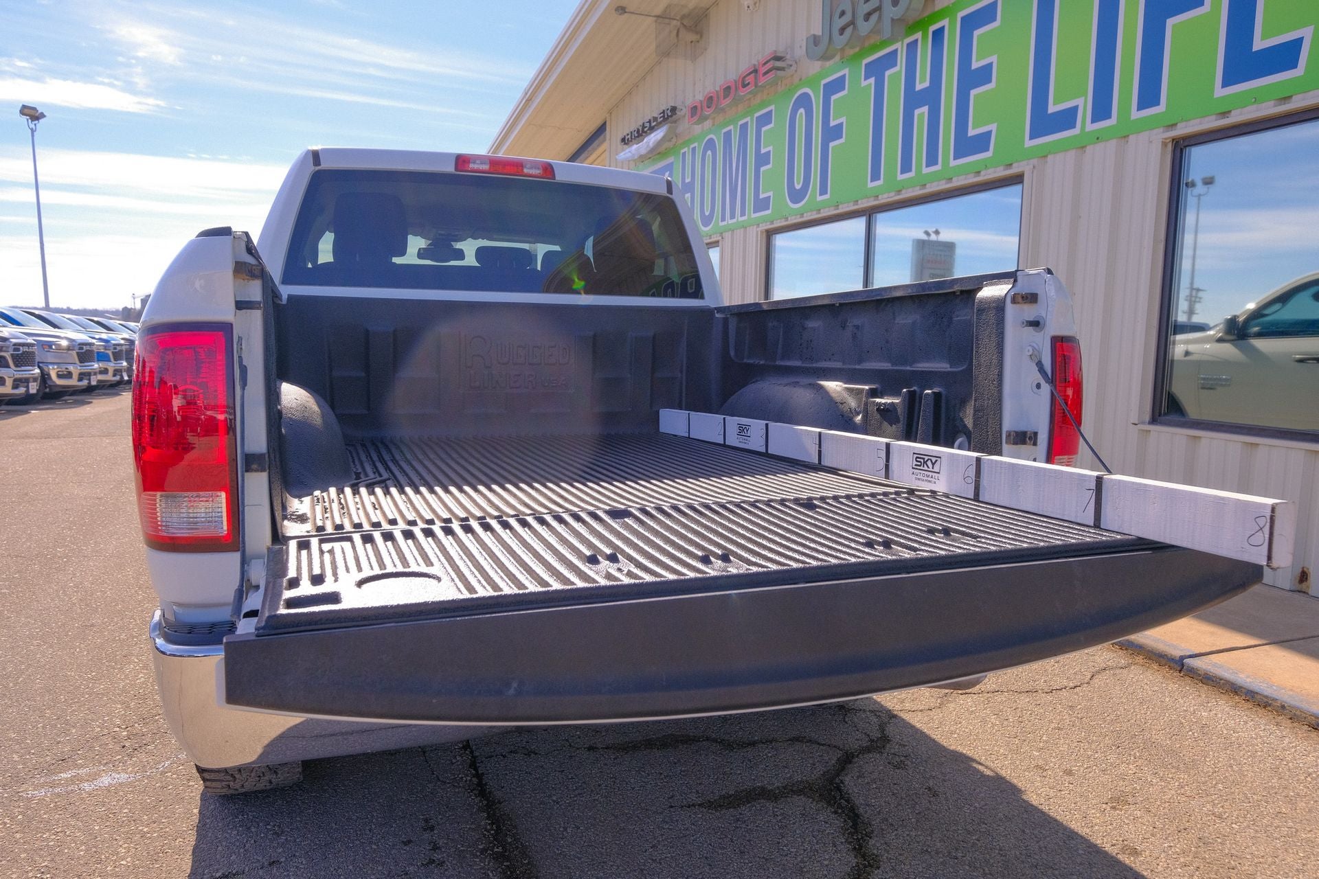 2023 RAM 1500 Classic SLT Crew Cab 4x4 5'7' Box