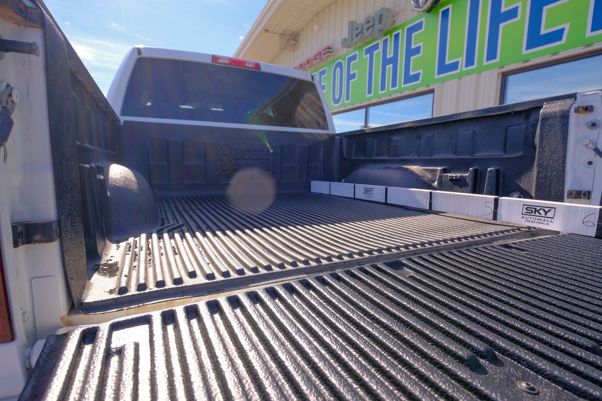 2023 RAM 1500 Classic SLT Crew Cab 4x4 5'7' Box