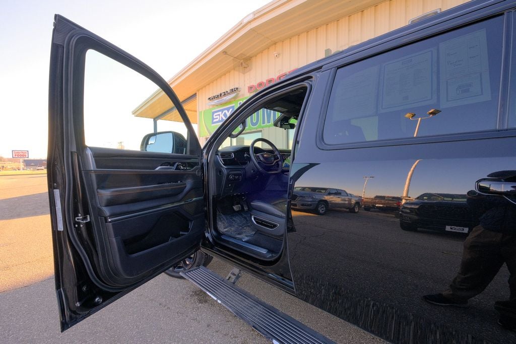 2023 Jeep Grand Wagoneer L Series III