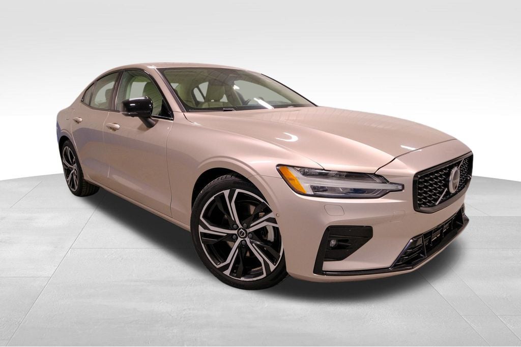 2024 Volvo S60 B5 Plus Dark Theme