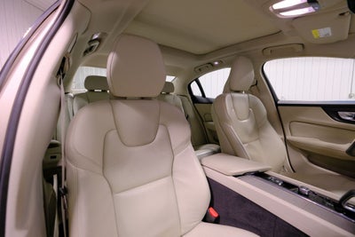 2024 Volvo S60 B5 Plus Dark Theme