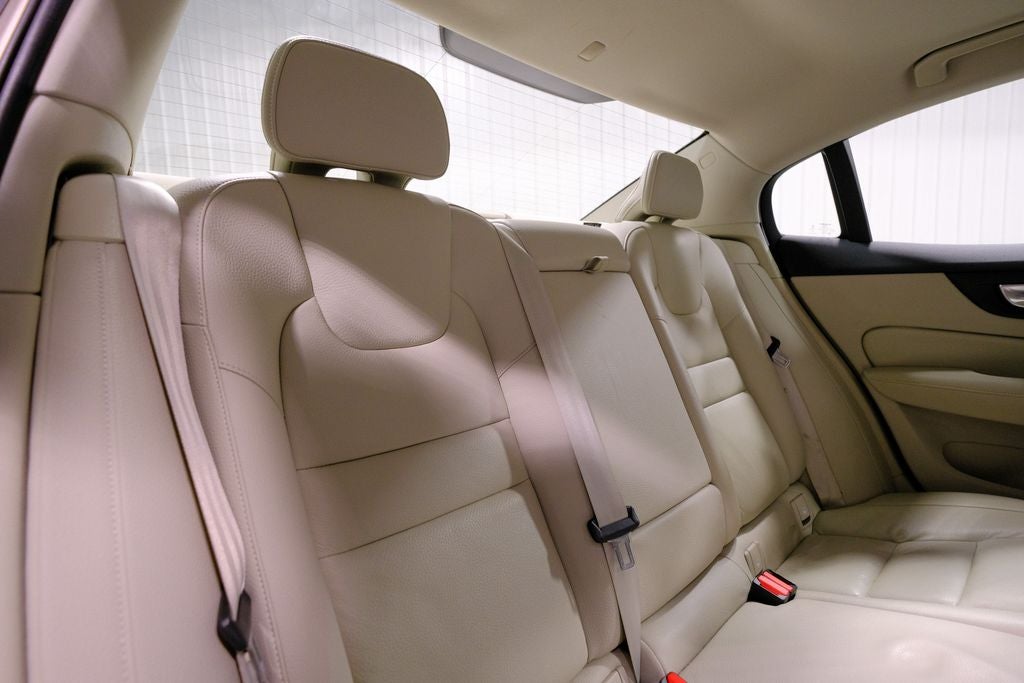 2024 Volvo S60 B5 Plus Dark Theme