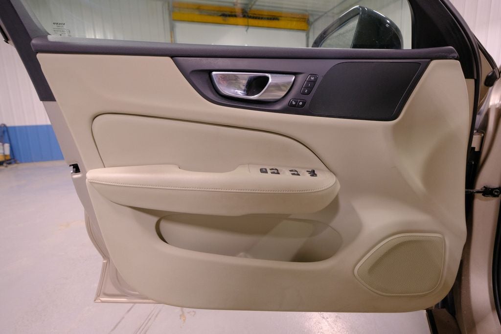 2024 Volvo S60 B5 Plus Dark Theme