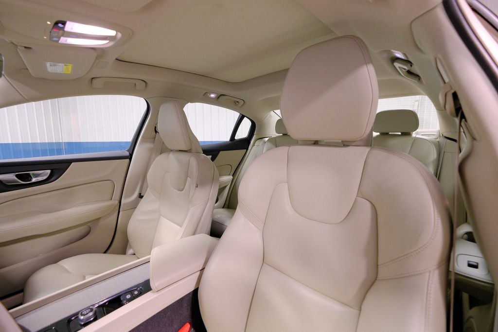 2024 Volvo S60 B5 Plus Dark Theme