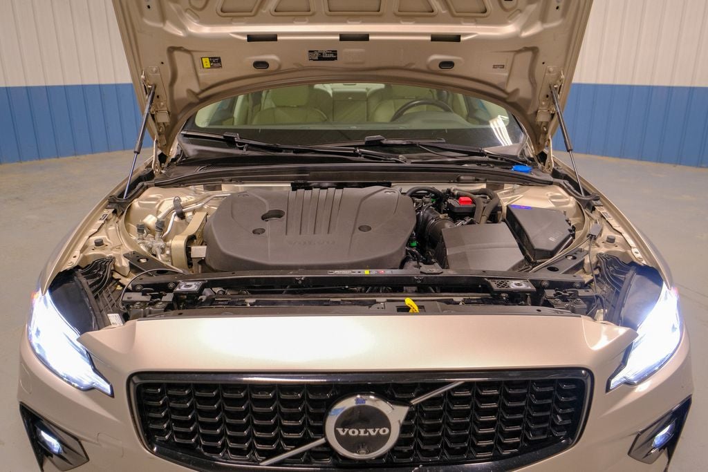 2024 Volvo S60 B5 Plus Dark Theme